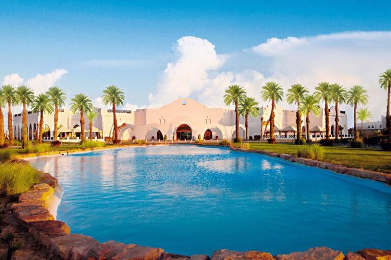 Hilton Marsa Alam Nubian in Marsa Alam de hoofdingang van het resort