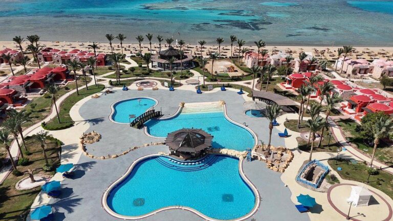 Hotelux Oriental Coast in Marsa Alam een van de zwembaden van het resort