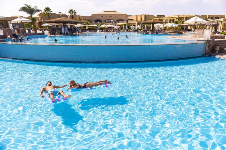 The Three Corners Fayrouz Plaza Beach Spa in Marsa Alam de zwembaden van het resort