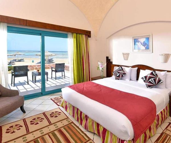 Hotelux Oriental Coast in Marsa Alam een van de slaapkamers met zeezicht