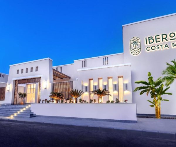 Iberotel Costa Mares in Marsa Alam de voor ingang van het resort