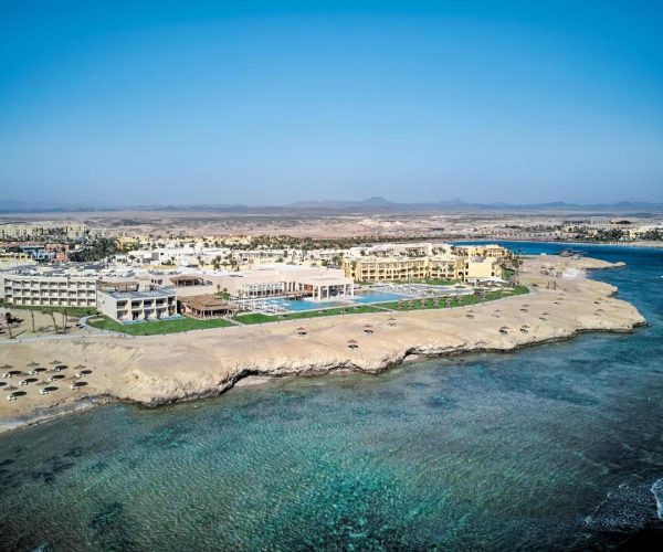 Jaz Maraya Resort in Marsa Alam het strand met uitzicht op de zee