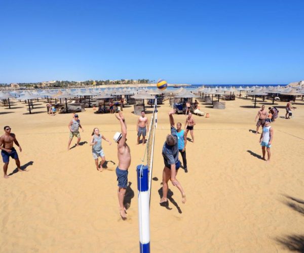 Jaz Solaya in Marsa Alam beachvollybal op het strand