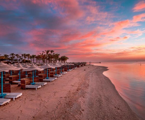 Marina Resort Port Ghalib in Marsa Alam het strandzicht met de zee er naast