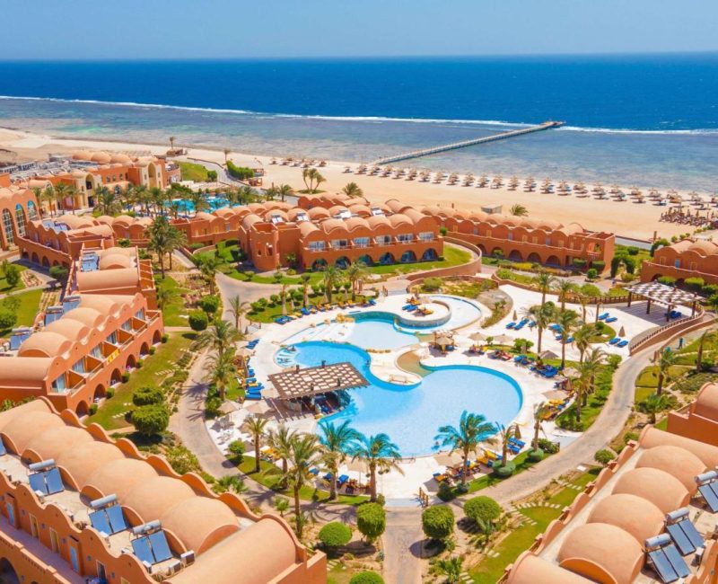 Novotel Marsa Alam Beach Resort in Marsa Alam het zwembad overzicht op de zee