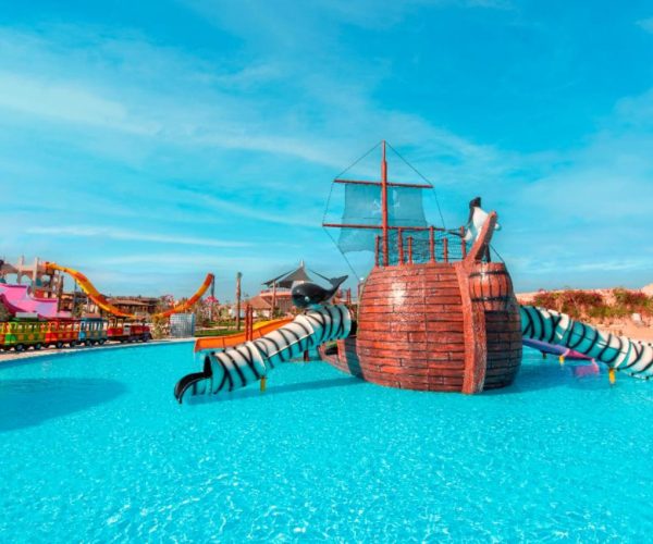 Pickalbatros Villaggio Resort Portofino in Marsa Alam het waterspeelschip