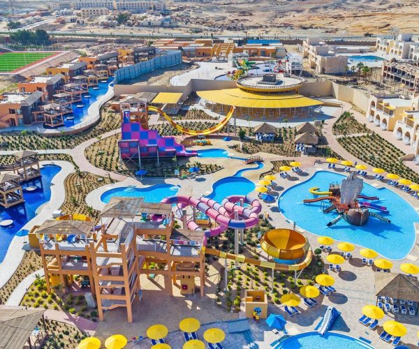 Pickalbatros Villaggio Resort Portofino in Marsa Alam het waterpark overzicht met een droneshot