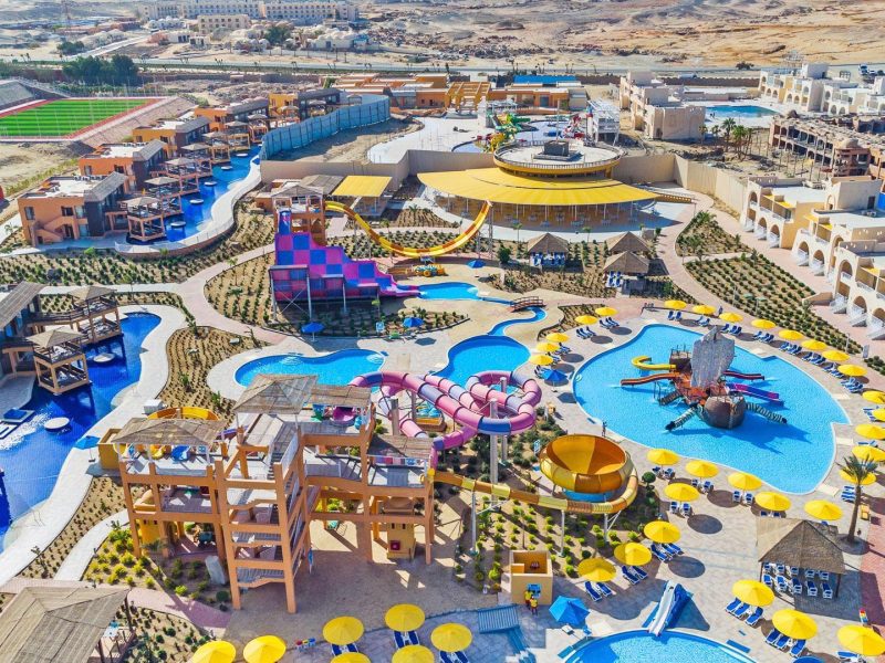 Pickalbatros Villaggio Resort Portofino in Marsa Alam het waterpark overzicht met een droneshot