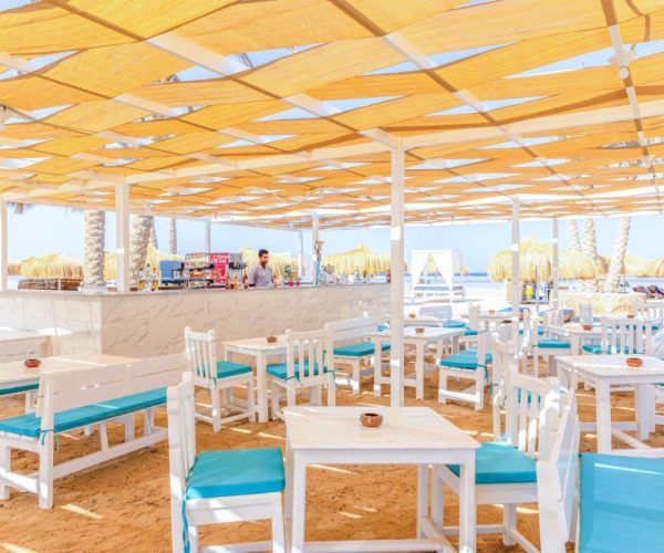 Protels Beach Club Spa in Marsa Alam de strandbar van het resort