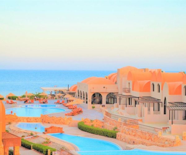 Rohanou Beach Resort in Marsa Alam met het overzicht over de gebouwen