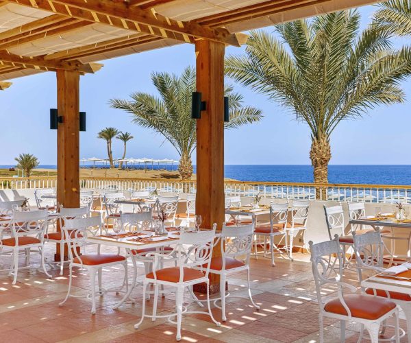 Solymar Reef Marsa in Marsa Alam het restaurant van het resort naast het strand