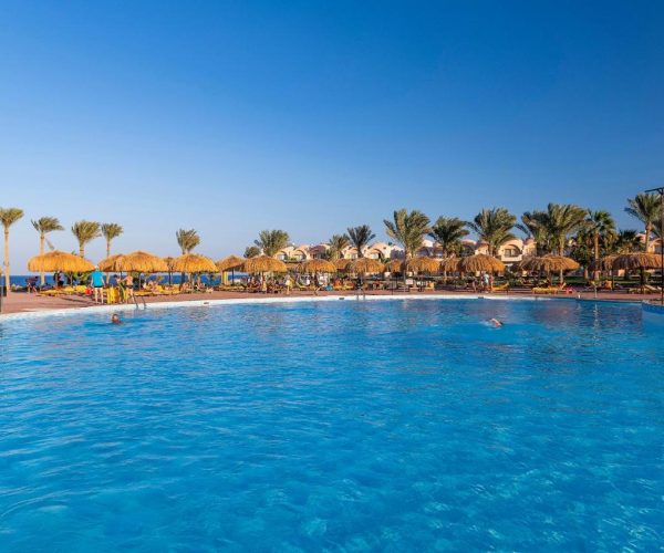 Three Corners Sea Beach Resort in Marsa Alam het zwembad van het resort