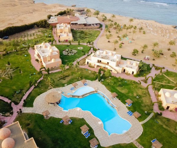 Wadi Lahmy Azur Resort in Marsa Alam de droneview van het resort