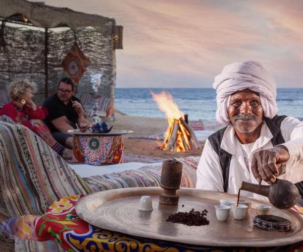 Wadi Lahmy Azur Resort in Marsa Alam bij het strand bij de barista met shisha